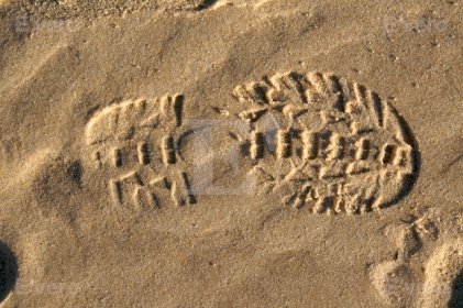 Empreinte de chaussure sur le sable