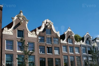 Amsterdam, Maisons le long des canaux, Pignons en cloche